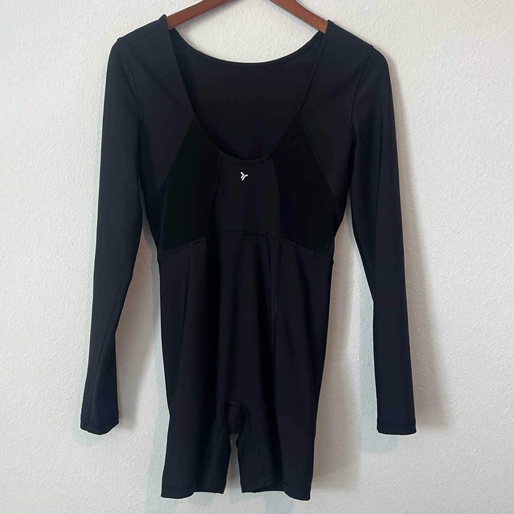 OLD NAVY ACTIVE Black Powersoft Long Sleeve Bodysuit Shorts - Picture 4 of 5